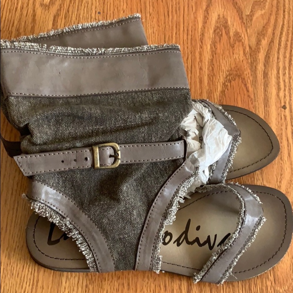 Elegant Brown and Gray Sandals with Suede Finish